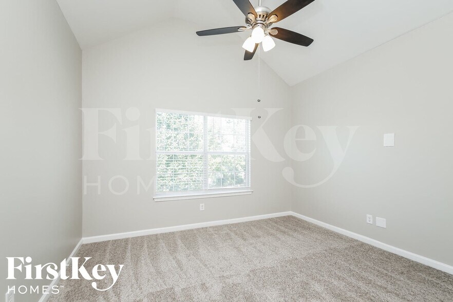 Building Photo - 483 Baywood Way