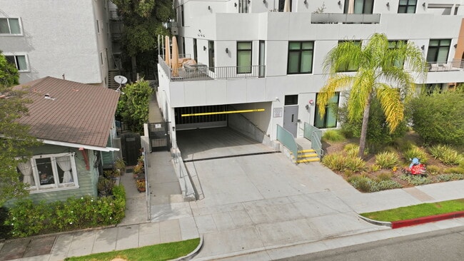Building Photo - 399 E Del Mar Blvd