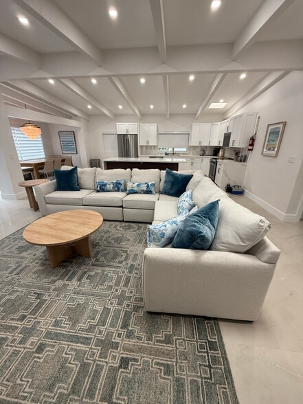 Building Photo - 407 Hendricks Isle