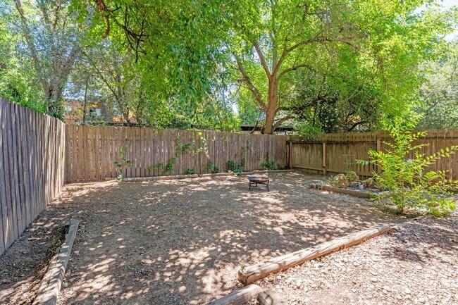 Building Photo - 4830 Suncrest Way