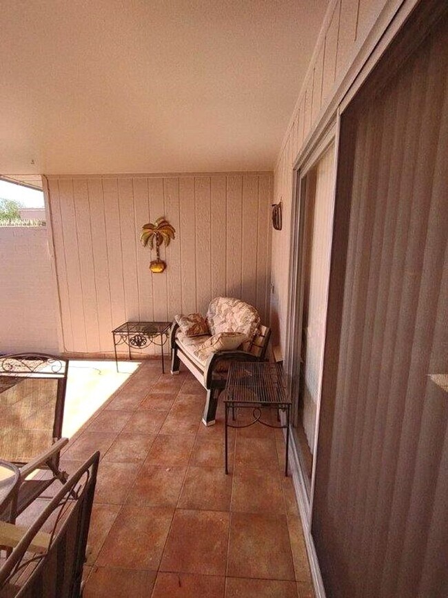Building Photo - GREAT TOWNHOME IN YUCCA COURT-SUN CITY!!