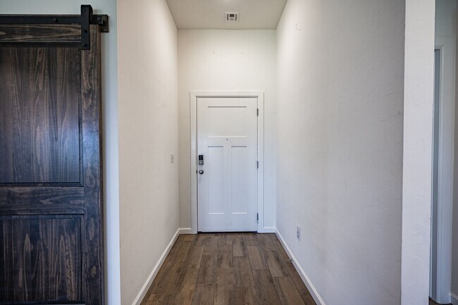 Building Photo - Welcome Home! This beautiful 3 bed home in...