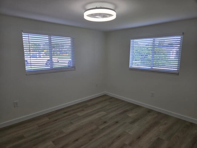 Building Photo - 3442 Fairview Dr