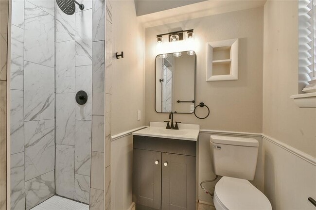 Building Photo - 608 Moraine Ave