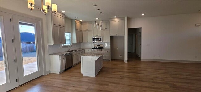 Building Photo - 941 Petit Jean St