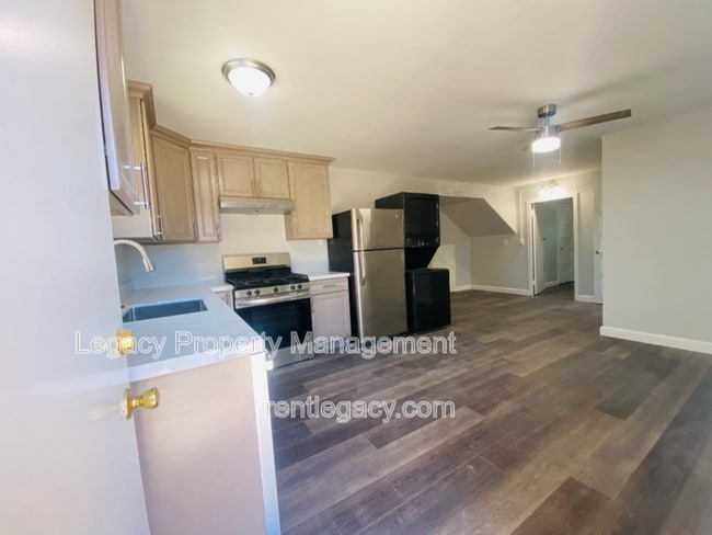 Building Photo - 1140 1/2 West St