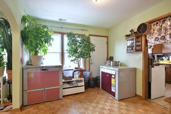 Building Photo - 4100 Oakton St