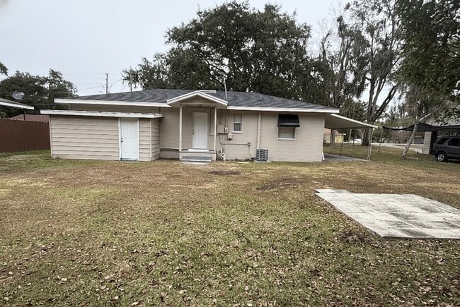 Building Photo - 811 S Lone Oak Dr