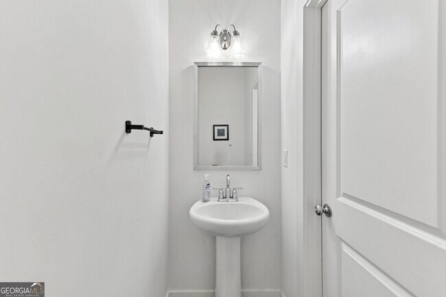 Building Photo - 5811 Calle Vis Dr