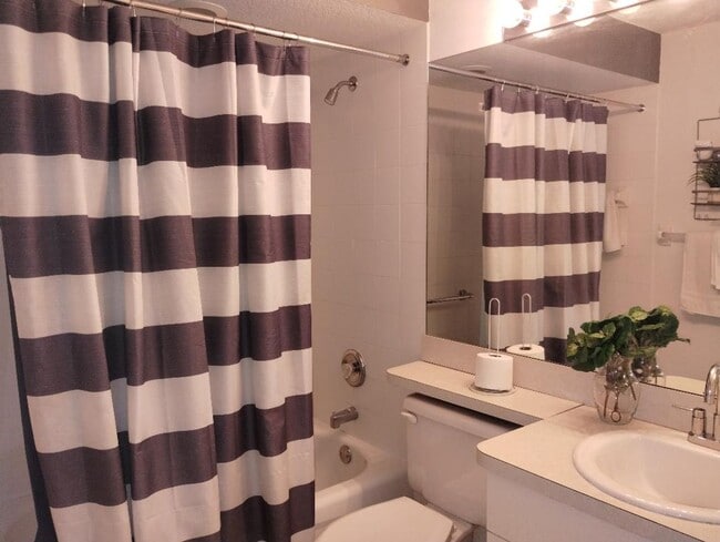 Building Photo - Beautiful 3-bedroom, 2-bath rental home