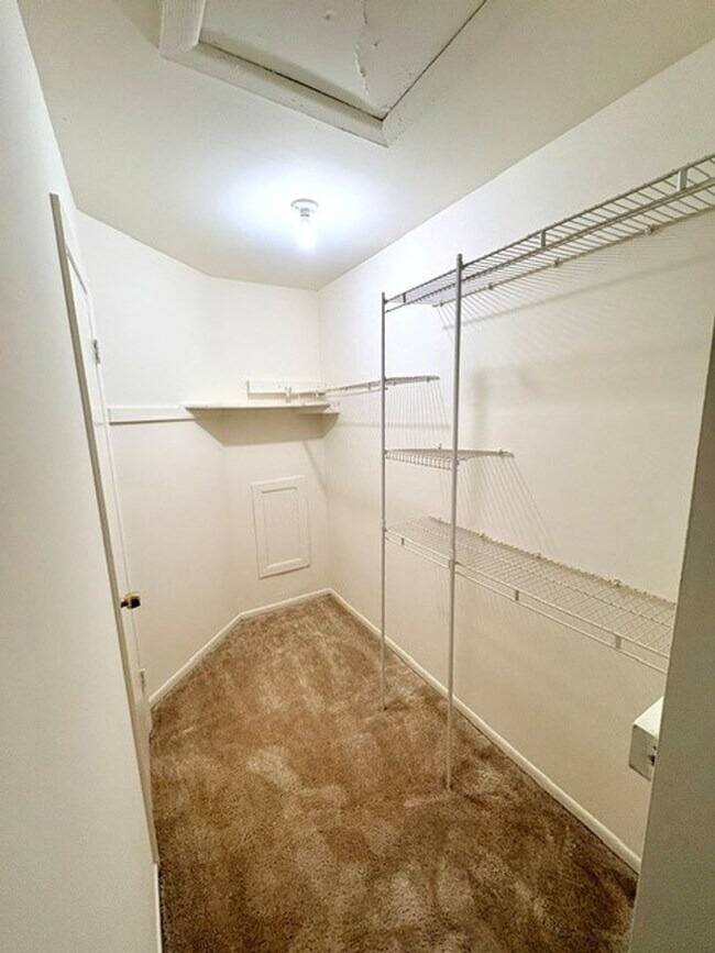 Building Photo - 3 Bedroom Townhouse in Arnold