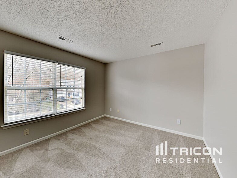 Building Photo - 11810 Stewarts Crossing Dr