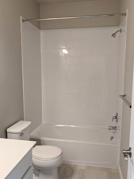 2nd floor bathroom - 14925 E Belleview Dr
