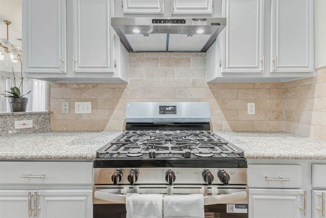 Building Photo - 4506 Silverlake Dr