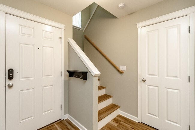 Building Photo - 3 bedroom, 2.5 bath DuPont home featuring AC!