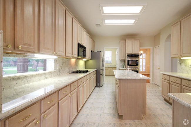 Building Photo - 18811 Cypress Chateau Dr