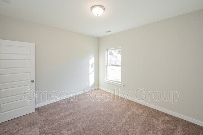 Building Photo - 45 Red Oak Ct