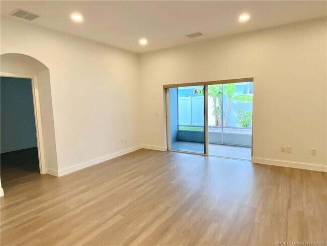 Building Photo - 1704 Primrose Ct