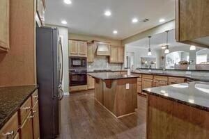 Building Photo - 232 Begonia Ct