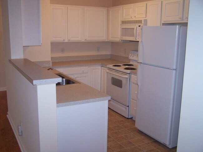 Building Photo - Minutes from WFU and Downtown Winston-Sale...