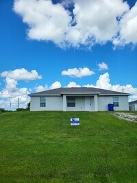 Building Photo - 9020 S Indio Cir