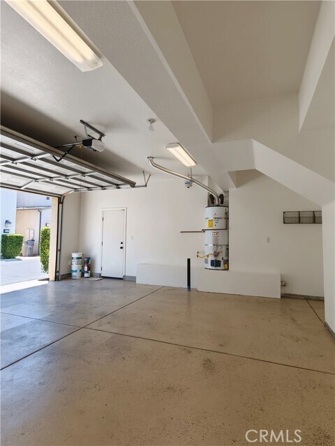 Building Photo - 15765 Lindbergh Ave