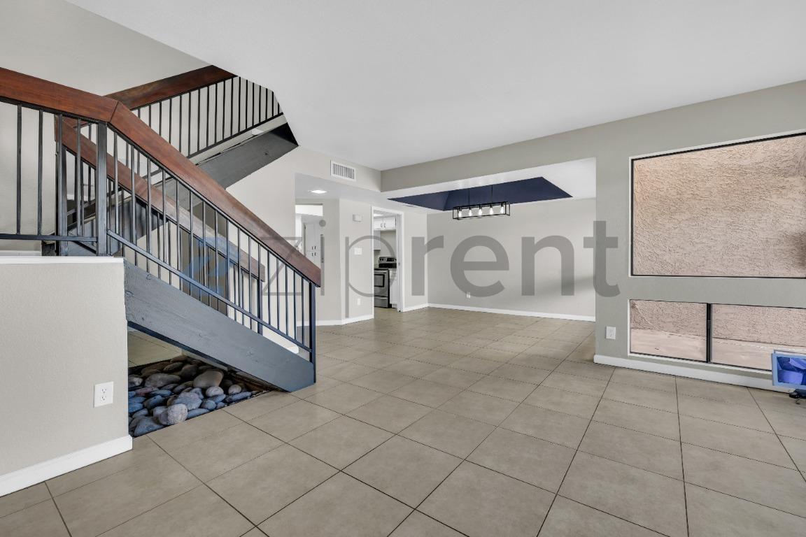 Building Photo - Unit 10