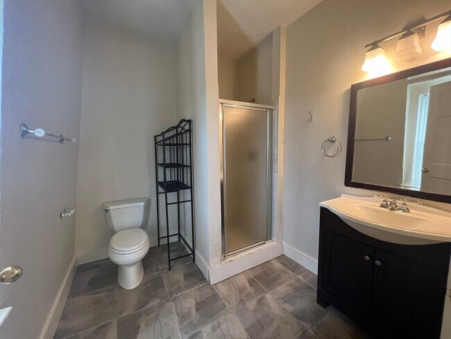 Building Photo - 76 Chestnut St