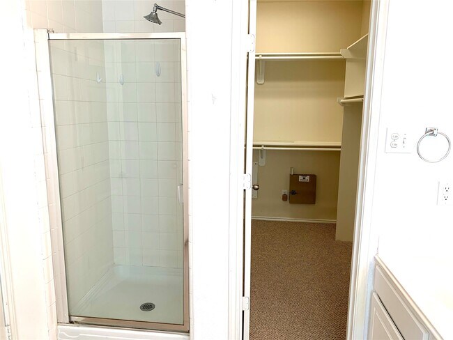 Building Photo - 20519 Lantern Springs Ln