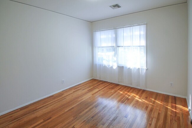 Building Photo - Remodeled 3-Bed Charmer Steps from Ventura Blvd