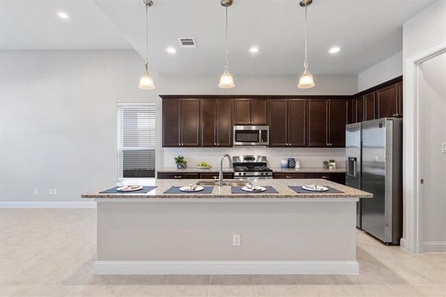 Building Photo - 600 C-Bar Ranch Trl