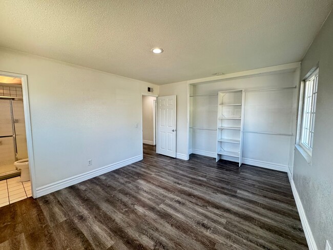 Building Photo - Beautiful 4Bd/2Ba Home w/Pool, Fully Fenced Large Backyard in Corona!