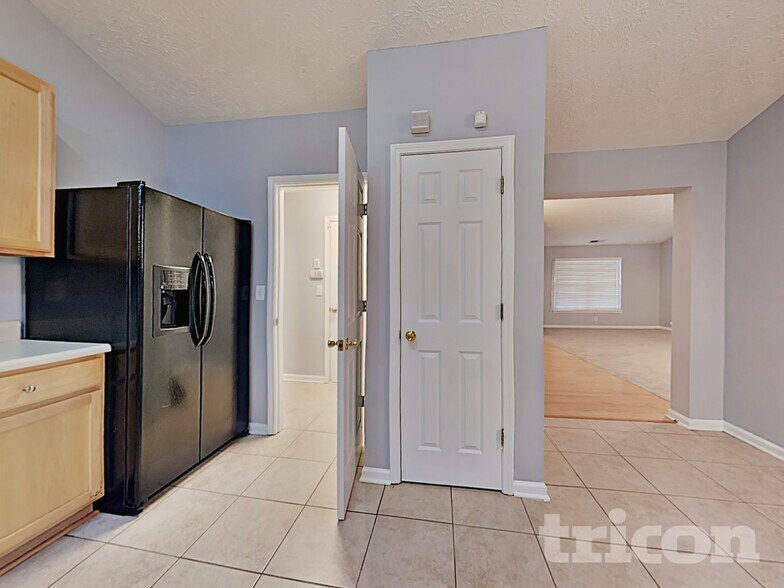 Building Photo - 8422 Somerton Cir