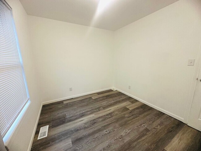 Building Photo - 746 Edgemont Ave