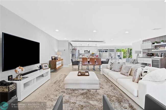 Building Photo - 2801 NE 59th St