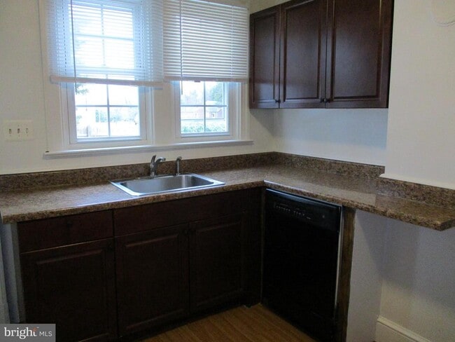 Building Photo - 5945 Franconia Rd