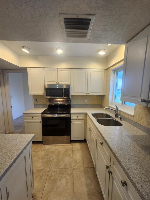 Building Photo - 2441 Beacon Dr