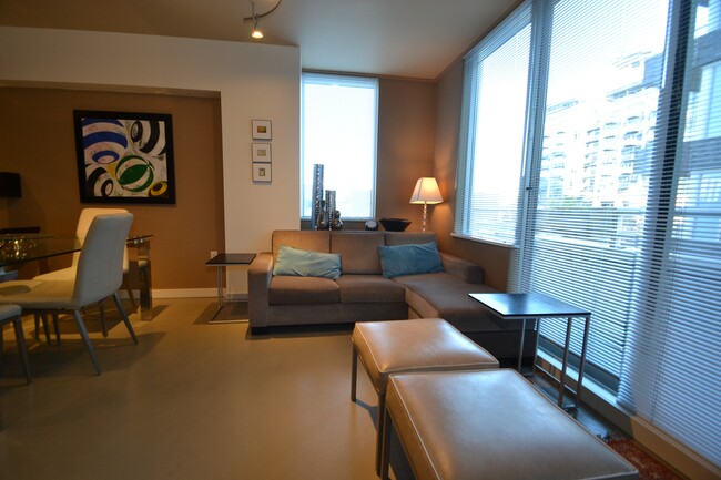 Building Photo - 2600 2nd Ave