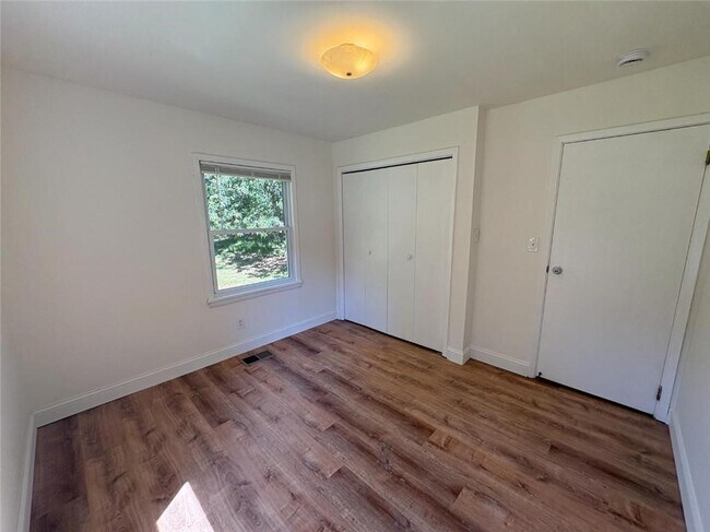Building Photo - 122 Kenimer Cir