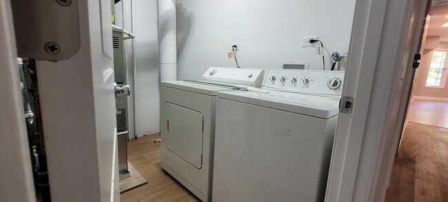 Building Photo - 2131 W Grace St