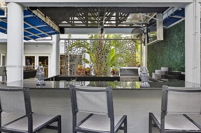 Building Photo - 185 SE 14th Terrace