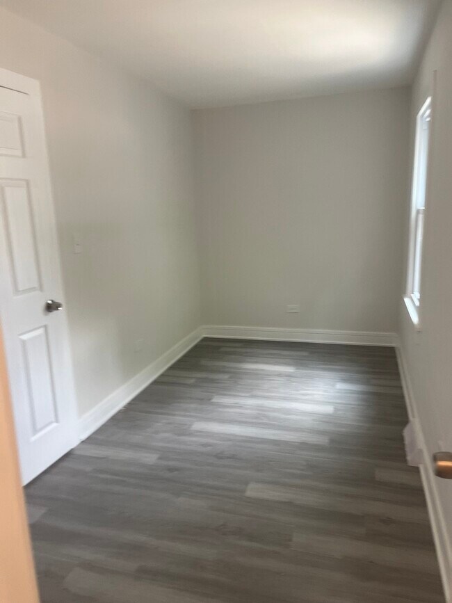 Building Photo - 13709 S School St