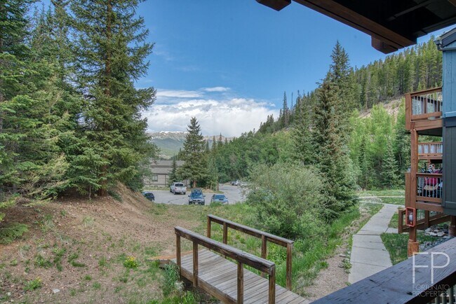 Building Photo - Walk to Bus Stop! Great Views and Hiking! ...
