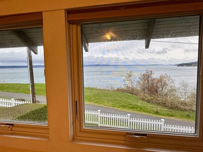 Building Photo - So close to the water you can hear the ferry announcements....oh and the sunrise is spectacular