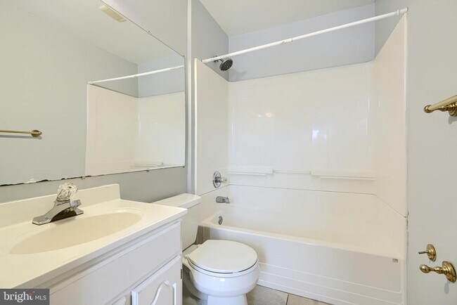 Building Photo - 1650 S Charles St