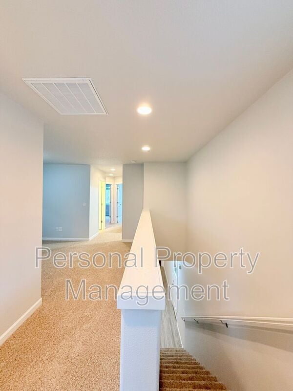 Building Photo - 5840 NE 56th Pl