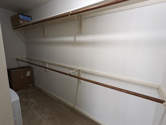 Building Photo - 4715 Sunshine Dr