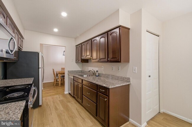 Building Photo - 18036 Rolling Way
