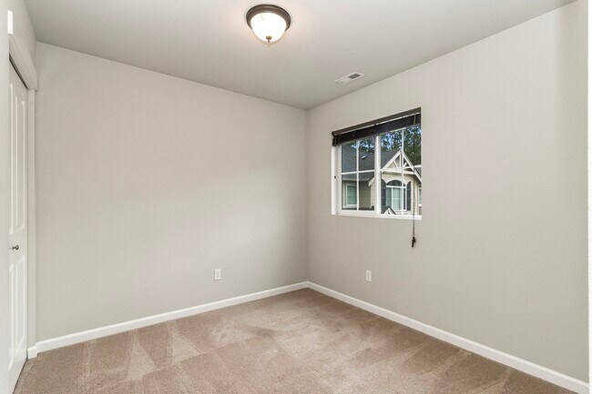 Building Photo - 10213 6th Pl SE