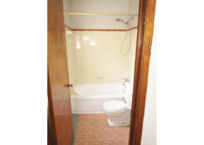 Interior Photo - 415 Probasco St